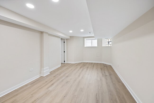 Building Photo - 4737 N Kildare Ave