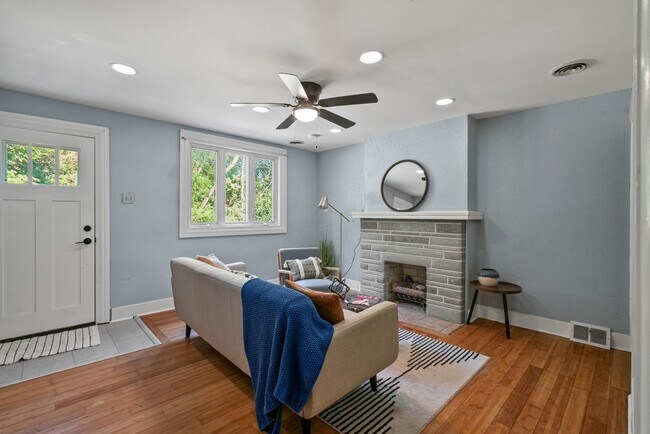 Foto del edificio - 3 Bedroom House in Southside - Off Street Parking and Central Air
