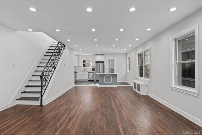 Building Photo - 1631 Paulding Ave