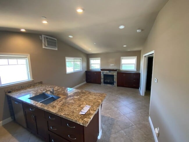 Building Photo - 1339 Higuera St