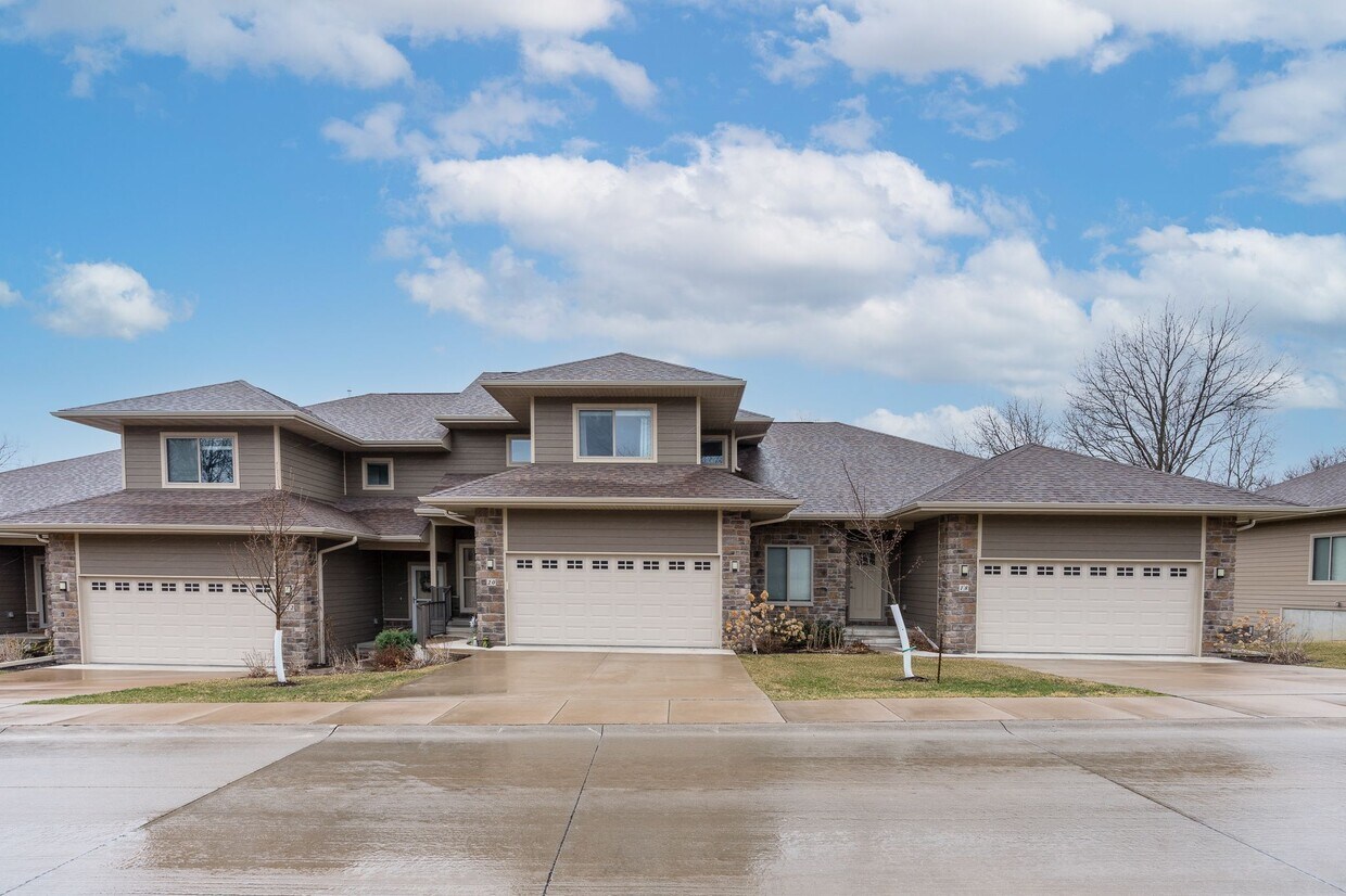 20 Holiday Ridge Ln, Coralville, IA 52241 House Rental in Coralville