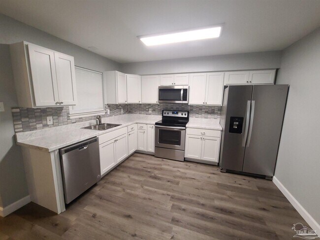 Foto del edificio - 8712 Fowler Ave