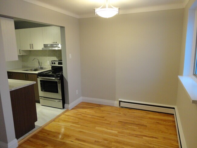 Building Photo - Unit 5 - 1404
