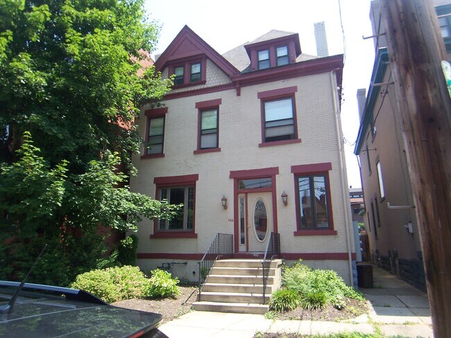 Building Photo - 705 S Aiken Ave
