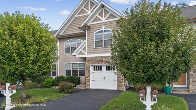 Building Photo - 15 Maple Leaf Dr