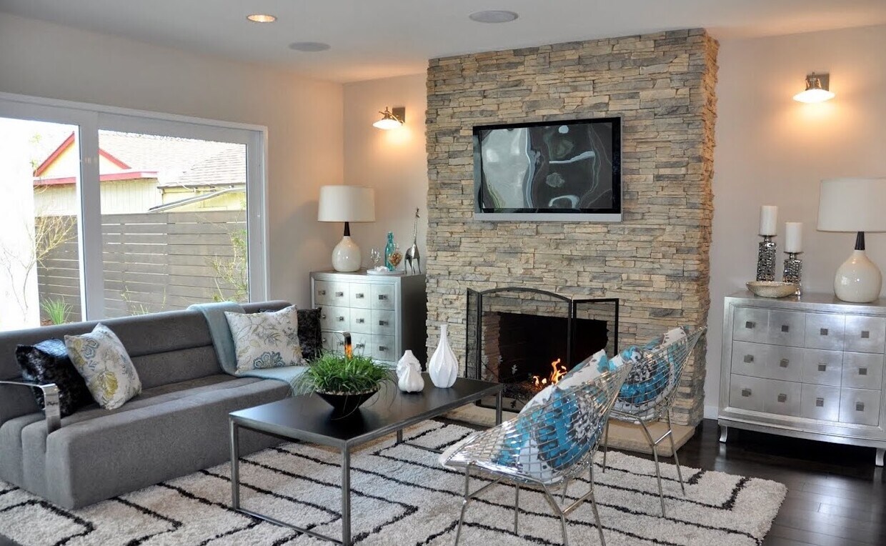 Living Room - 2828 Military Ave