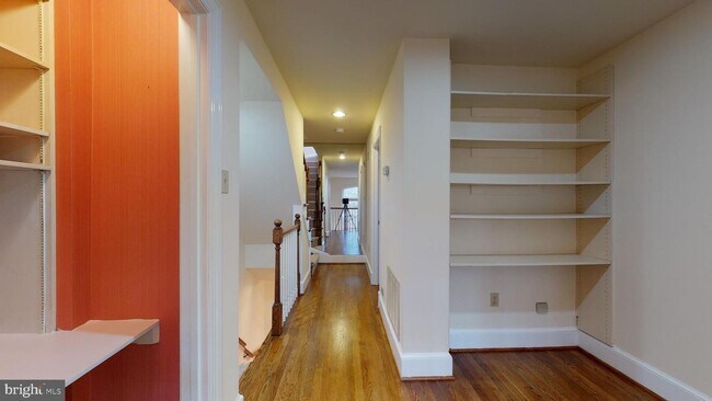 Foto del edificio - 3928 Georgetown Ct NW