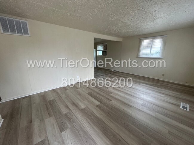 Building Photo - This property offers a NO DEPOSIT option a...