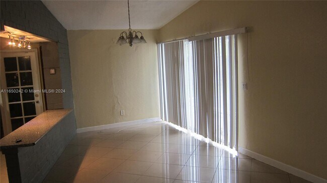 Foto del edificio - 7091 Moseley St