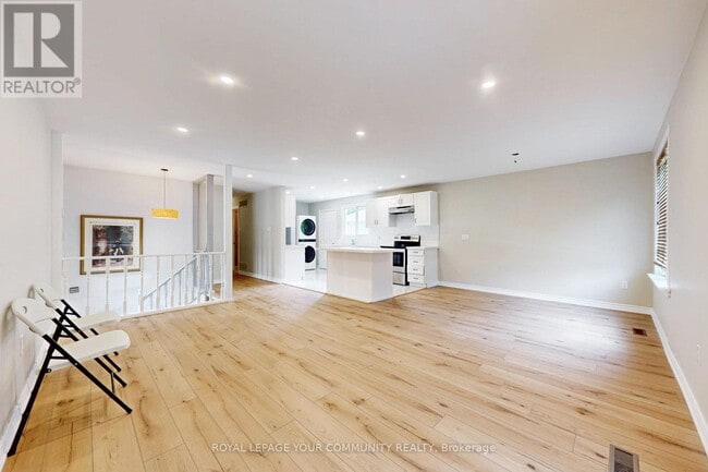 Building Photo - 264 Currey Crescent