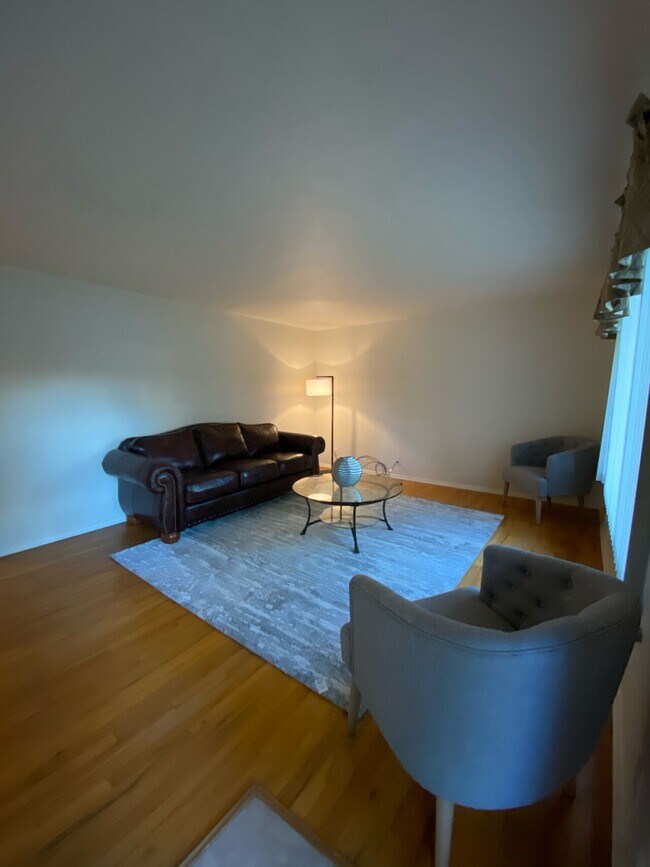 Building Photo - Wheeling Room