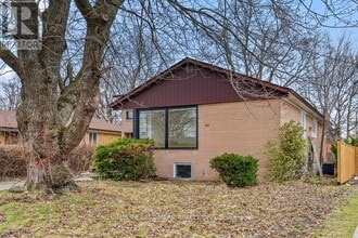 Building Photo - 135 Waterloo Ave