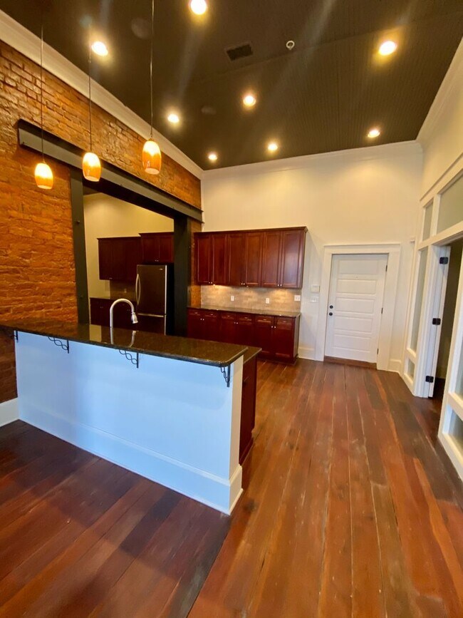 Foto del edificio - Beautiful 2BR/2BA Loft in Downtown Opelika