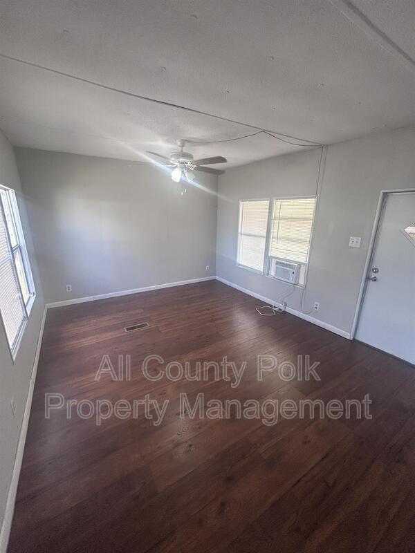 Foto del edificio - 2735 W 10th St