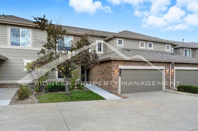Photo - Gorgeous Townhouse with Gas Fireplace and ...
