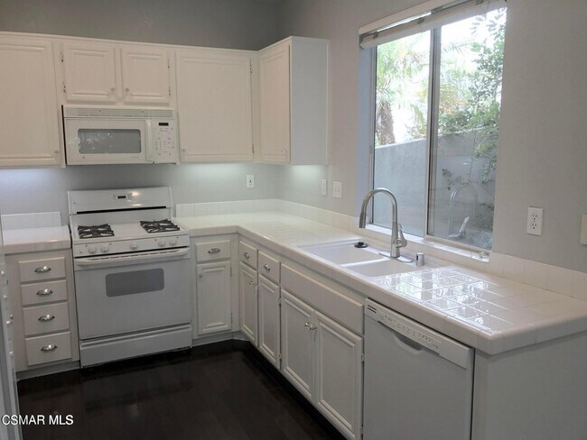 Building Photo - 5569 Sienna Way