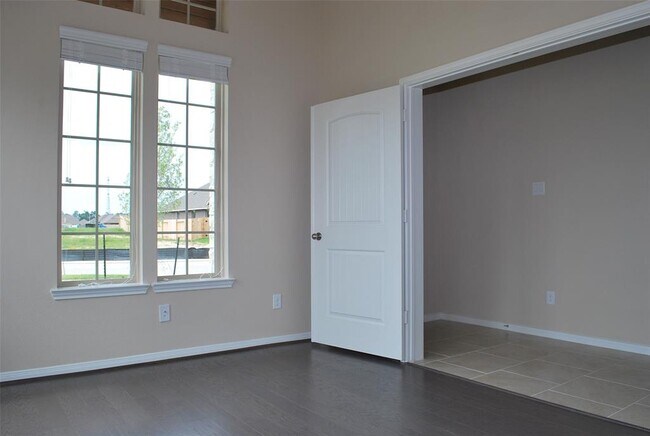 Foto del edificio - 4519 Crosley Field Dr