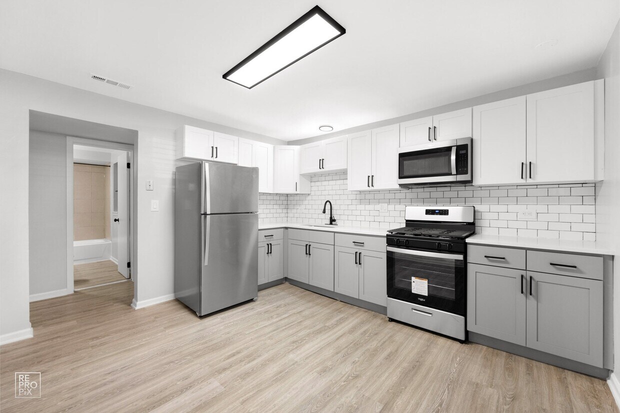 Foto principal - 5032 S St Lawrence Ave