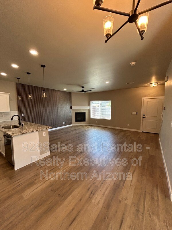 Foto del edificio - 12217 Bliss Ave