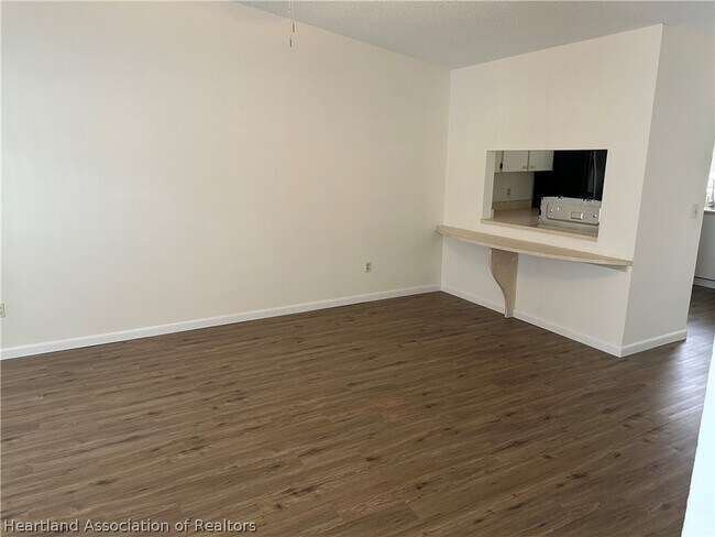 Foto del edificio - 5005 Manatee Dr