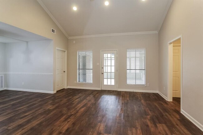 Building Photo - 4022 Sherwood W