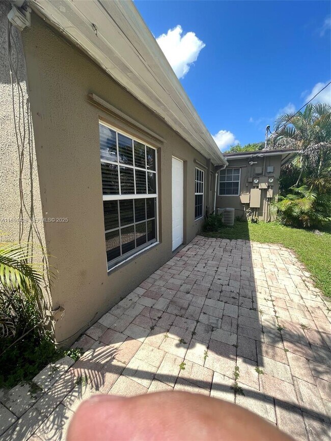 Foto del edificio - 2410 Thomas St