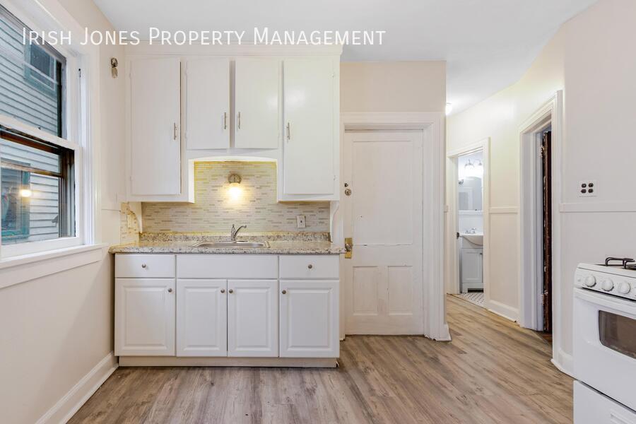 104 Grote St Unit Lower Rear, Buffalo, NY 14207 - Room for Rent in ...