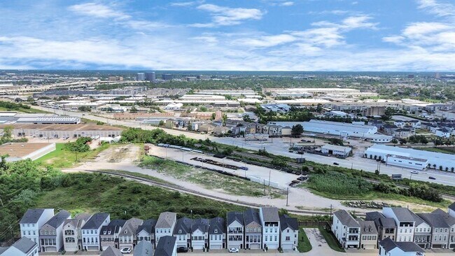 Building Photo - 3712 Somerset York Ln