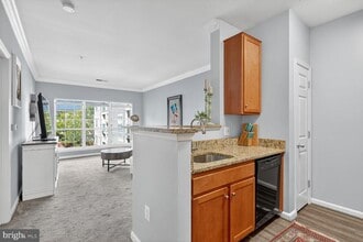 Building Photo - 4862 Eisenhower Ave
