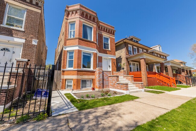 Building Photo - 5924 S Artesian Ave
