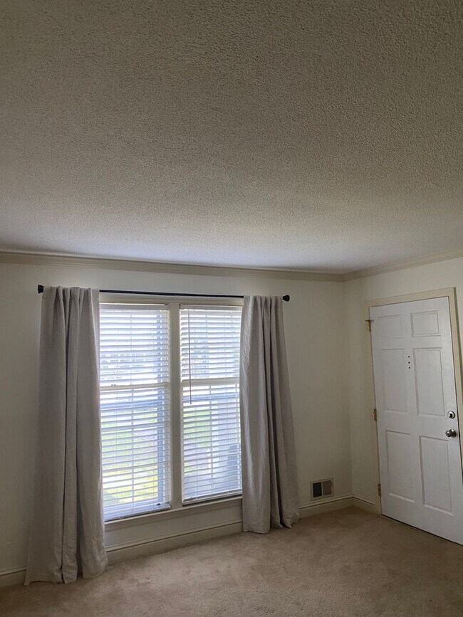 Foto del edificio - 2bd/1ba Condo Located  in Forest Acres