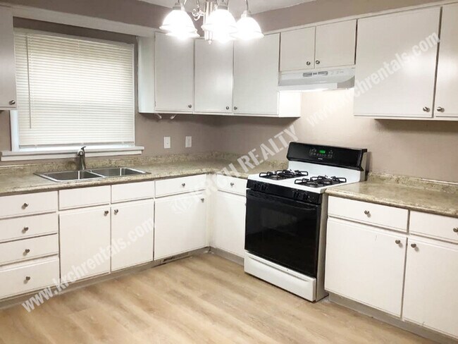 Foto del edificio - Nice 3-Bedroom Home with Yard