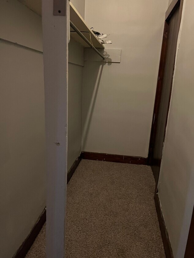 Walk in closet - 526 S MacArthur Blvd