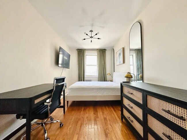 Foto del edificio - Furnished room/NOT APARTMENT