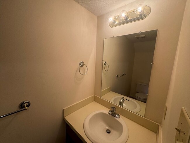 Building Photo - Newly Updated