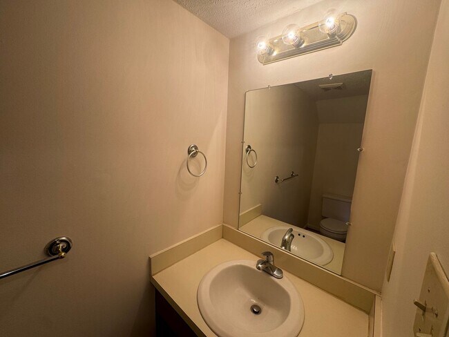 Foto del edificio - Newly Updated