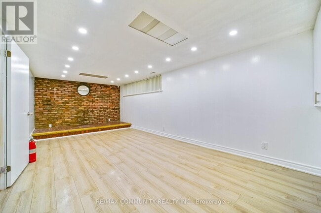 Building Photo - 59 Shoreview Dr