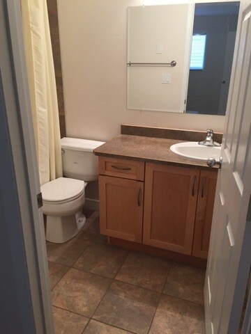 Building Photo - 3 Bed 2 Bath Unit in Fort Mcmurray, AB