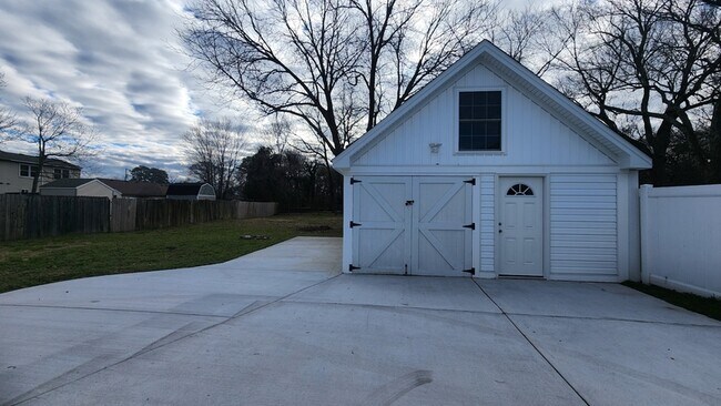 Foto del edificio - 809 Providence Rd