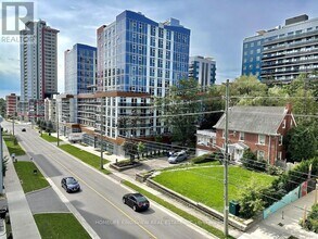 Building Photo - 253 Albert St