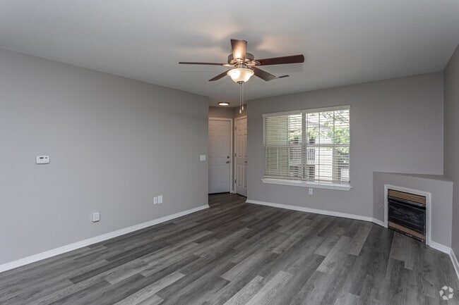 2BR, 2BA - 905 SF - Evergreen - 412 Crossing