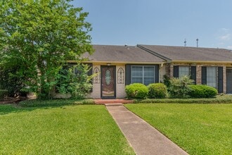 Building Photo - 495 Longmeadow Dr