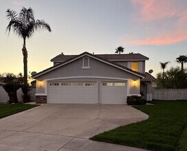 Building Photo - 774 Willow Ct