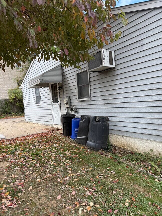 Foto del edificio - 251 Davis Ave