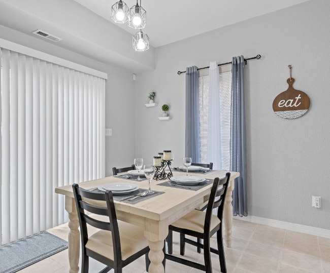 Building Photo - 1401 W 40th St