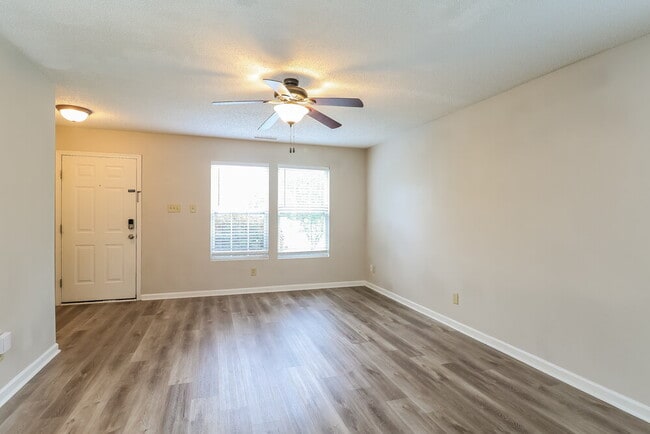 Building Photo - 803 Chastain Ave