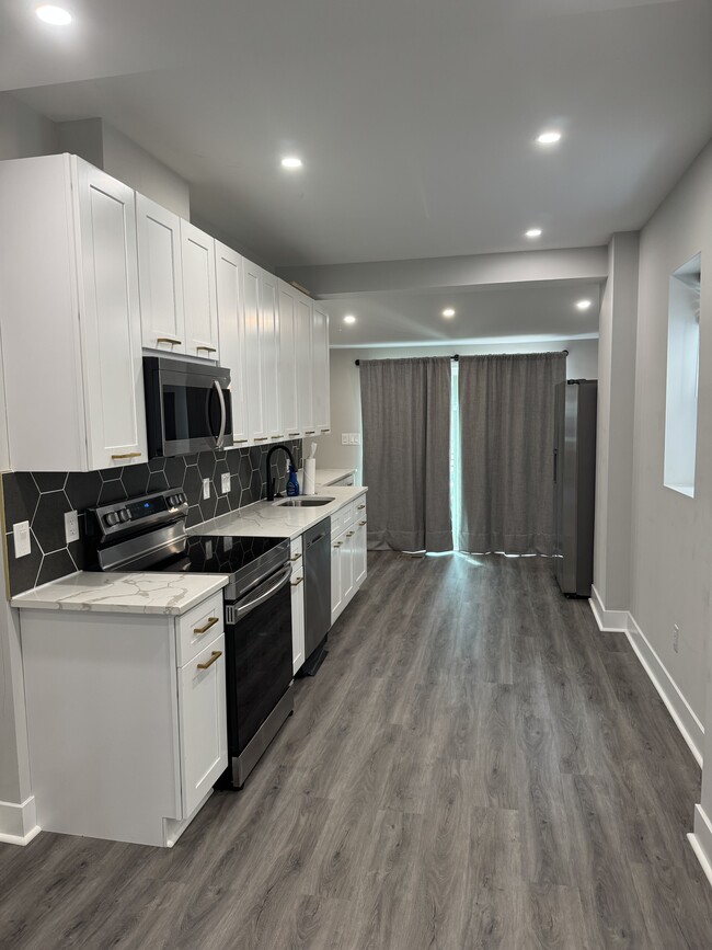 Kitchen - 2467 Amber St