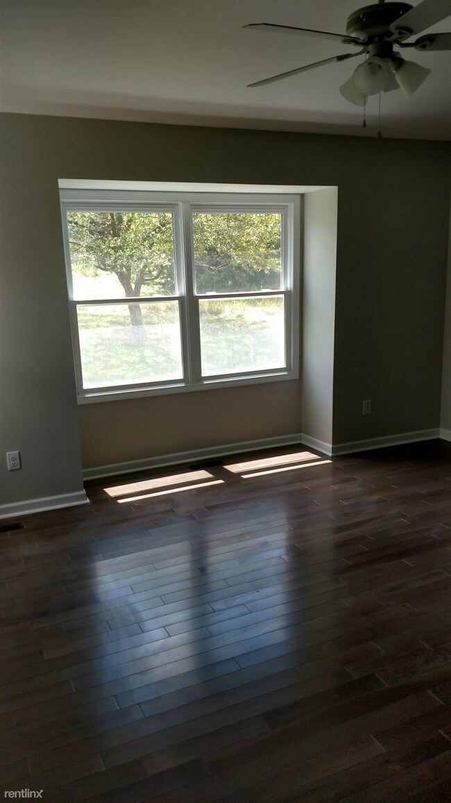 Building Photo - 3 br, 2.5 bath Condo - 3716 Woodbridge Ln