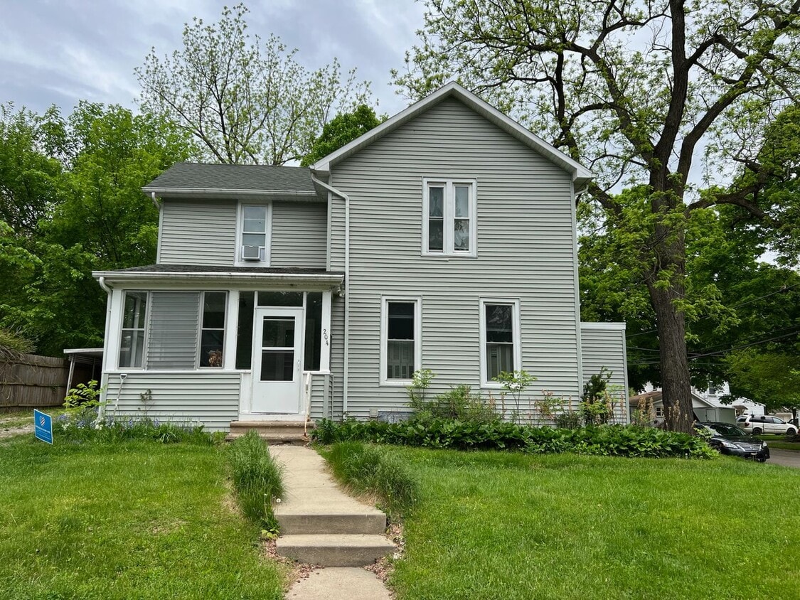 Primary Photo - 204 S 4th St