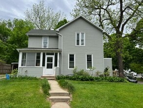 Building Photo - 204 S 4th St